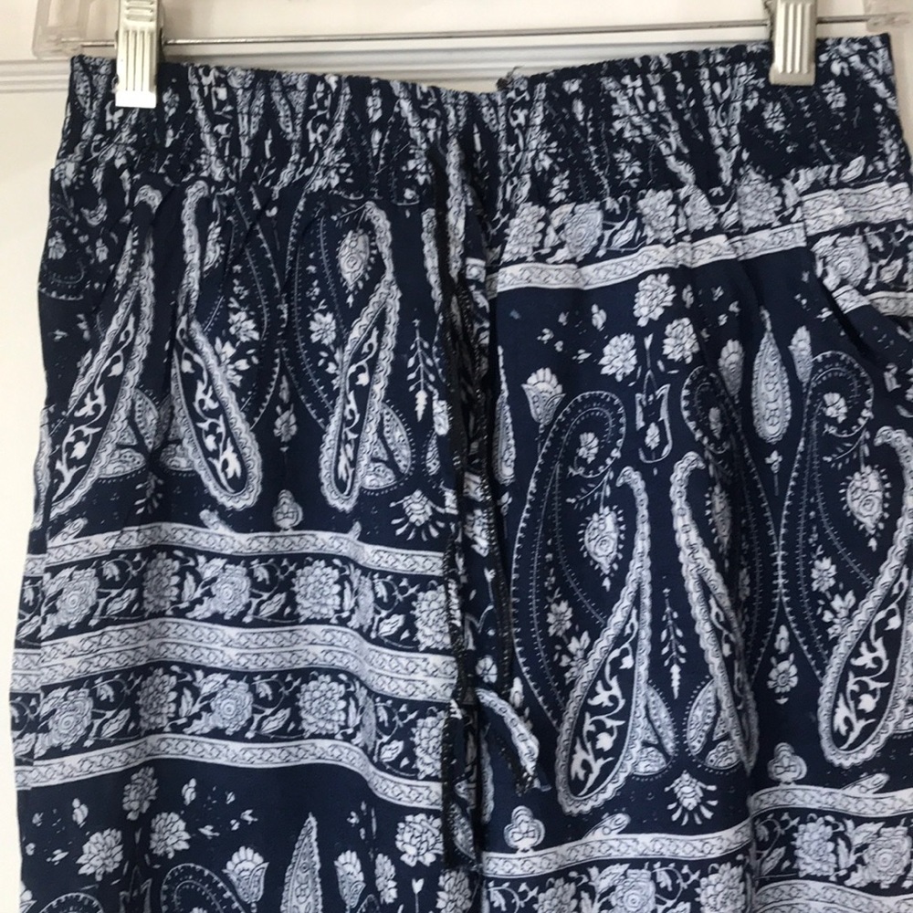 Loose fitting pants - Picture 3 of 3